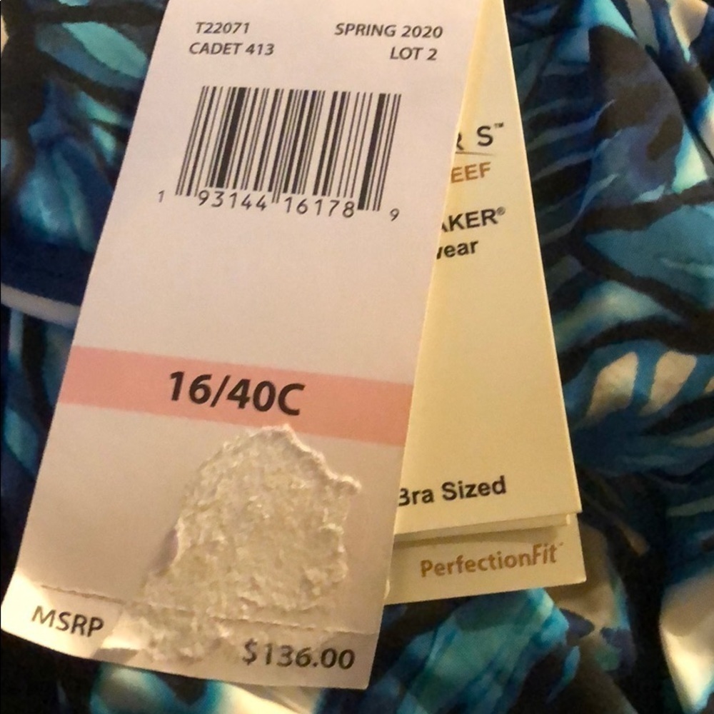 CONTOURS by Coco Reef Pavilion One Piece Swimsuit - Picture 4 of 5